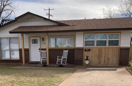 Abilene House | Renovated,Comfy&Spacious, LR, full kitchen, den, easy access to Univ.& interests