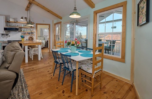 Byrdstown Cottage | Renovated Cottage! Overlooks Dale Hollow!