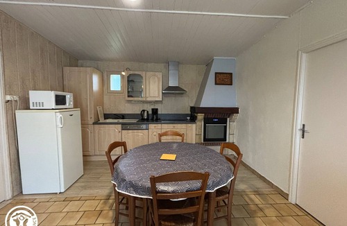 Les Clouzeaux Cottage | Renovated countryside house with terrace, Wifi included