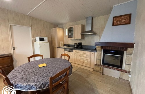 Les Clouzeaux Cottage | Renovated countryside house with terrace, Wifi included