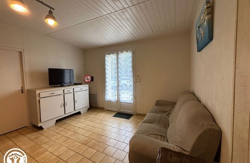 Les Clouzeaux Cottage | Renovated countryside house with terrace, Wifi included