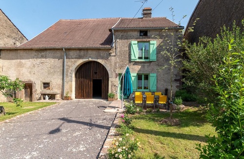 Equevilley Cottage | Renovated country house with garden, pets accepted near Vesoul