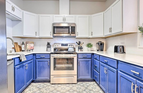 Downtown Apartment | Renovated Dtwn Retreat < 1 Mi to Plaza Park!