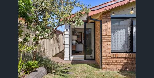 Merewether House | Renovated Duplex - Close to Beach & Junction