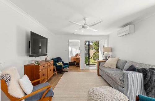 Merewether House | Renovated Duplex - Close to Beach & Junction
