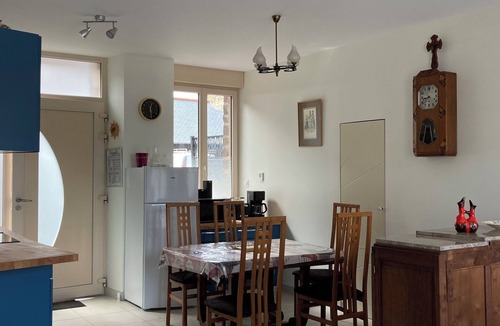 Saint-Malon-sur-Mel Apartment | Renovated, fully-equipped Compère apartment