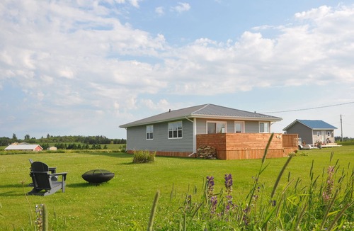 Sea View Cottage | Renovated family cottage; walk to amazing beach, short drive to golf & town