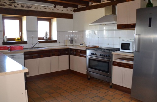 Monce-en-Belin Cottage | Renovated Farmhouse near 24H Le Mans with Large Yard & Volleyball Court