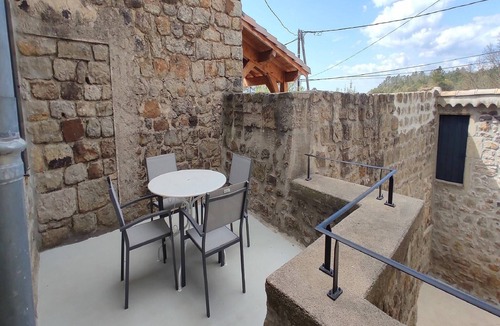 Sanilhac House | Renovated Farmhouse Escape
