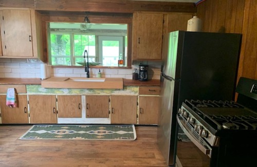 Garland House | Renovated Farmhouse - Hunters Lodge