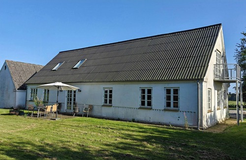 Barrit House | Renovated farmhouse with starry sky views