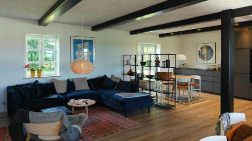 Barrit House | Renovated Farmhouse With Starry Sky Views
