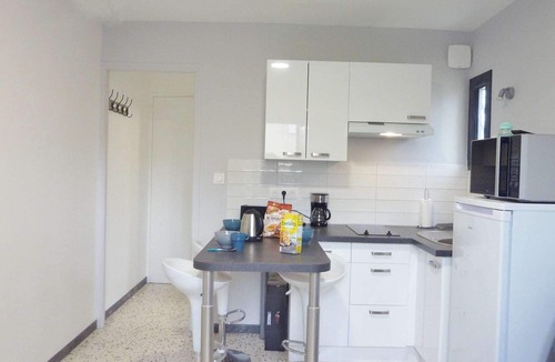 Marseillan Plage Apartment | Renovated flat with air conditioning