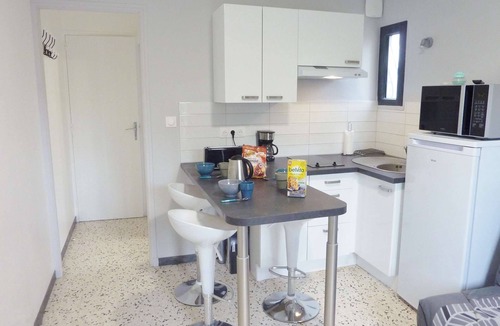 Marseillan Plage Apartment | Renovated flat with air conditioning