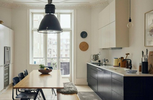 Frederiksberg C Apartment | Renovated flat from 1896 near the Lakes