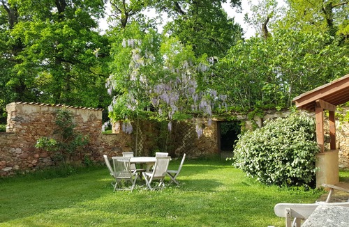 Vaudreuille Cottage | Renovated former farm house, charming, with a pool, park and private garden