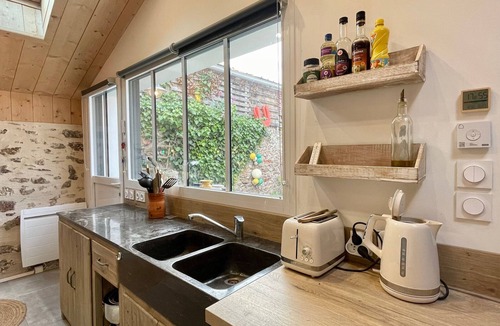 Brem Sur Mer House | Renovated house, artist loft, Brem Sur Mer, 3 pers, WIFI