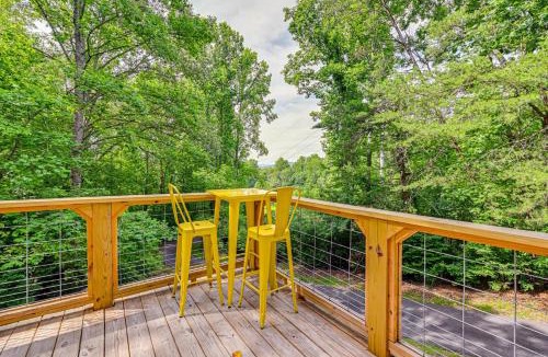 Franklin House | Renovated Franklin Home w/Mountain-View Deck!