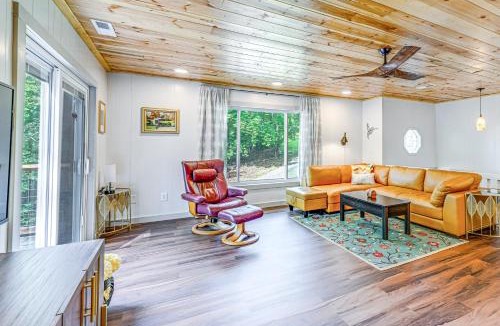 Franklin House | Renovated Franklin Home w/Mountain-View Deck!