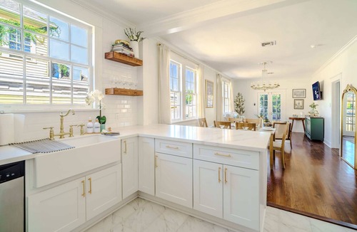 Touro House | Renovated Gem I Chic & Central I Gated Parking