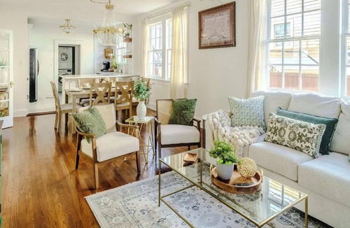 Touro House | Renovated Gem I Chic & Central I Gated Parking