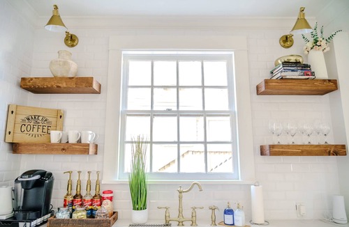 Touro House | Renovated Gem I Chic & Central I Gated Parking