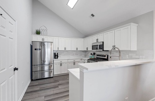 Goose Creek House | Renovated Gem/King Suite/20 Min to Charleston!