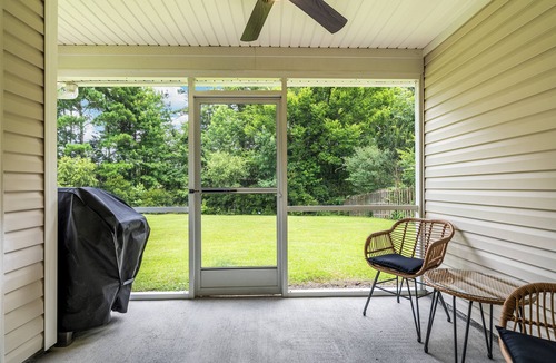 Goose Creek House | Renovated Gem/King Suite/20 Min to Charleston!