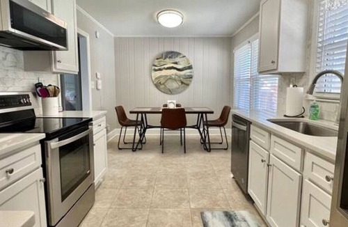 Sheffield Park House | Renovated GEM near Uptown/Ovens/Stadiums