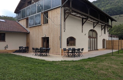 Tullins Villa | Renovated group gite with terrace, garden, lounges - Surlechemin.Marielle