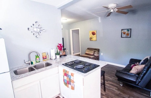 Del Mar House | Renovated Guest House By Cole Park and Downtown Corpus