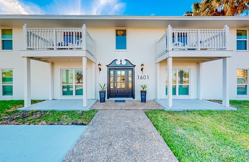 Del Mar Condo | Renovated Gulf-front apartment with amazing view & washer/dryer