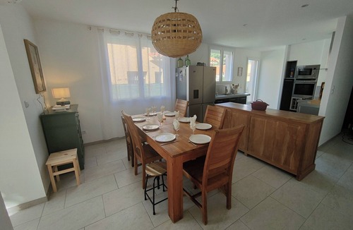 Le Grand Large House | Renovated house in the "quartier des fleurs", 5 minutes from the beach.