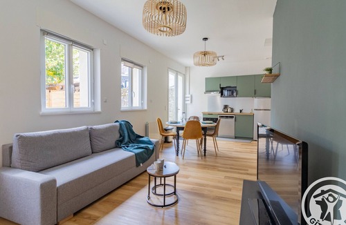 Rochefort-sur-Loire Cottage | Renovated house with garden near Angers
