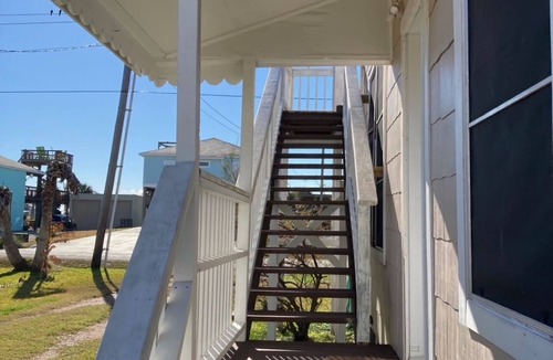 Port O Connor House | Renovated Historic POC Bayhouse!