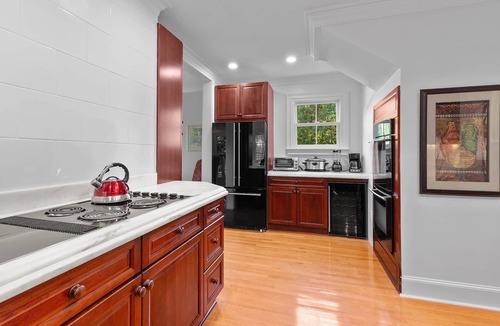 Cheshire House | Renovated Historic Berkshire Gem w/Hot Tub Pool