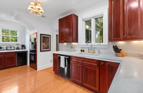 Cheshire House | Renovated Historic Berkshire Gem w/Hot Tub Pool