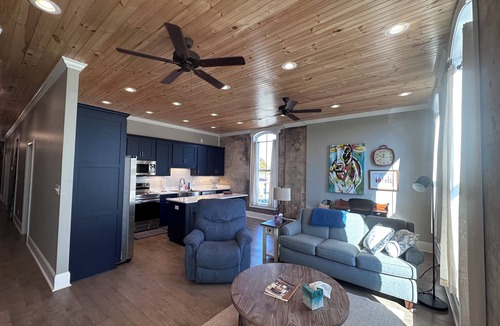 Hopkinsville Apartment | Renovated historic apartment in Hopkinsville near trails, shops, and dining.