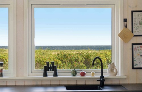 Sjllands Odde House | Renovated holiday home sea view 50m to beach
