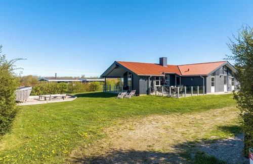 Vestervig House | Renovated holiday home with hot tub, sauna and shelter