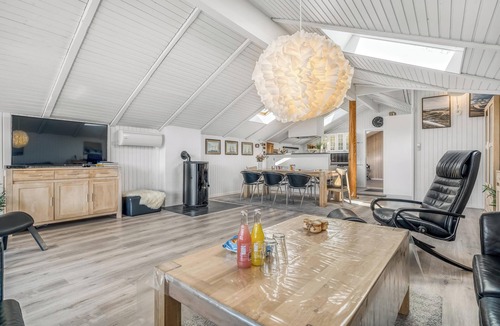 Klitmoller House | Renovated holiday home with 4 bedrooms 800 meters from the North Sea.