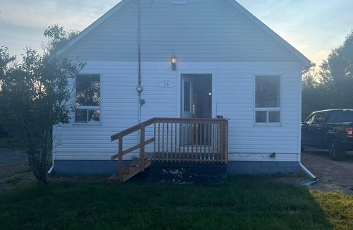 Wawa House | Renovated home in central Wawa