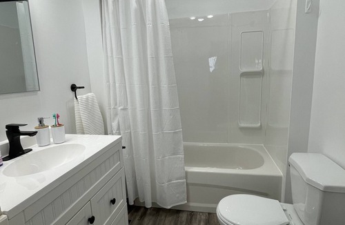 Wawa House | Renovated home in central Wawa