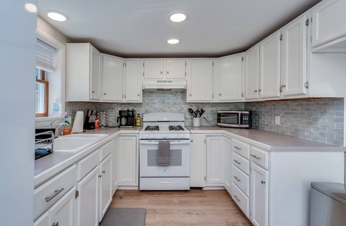 Town of Hounsfield House | Renovated home with lake views in ❤️ of Sackets!