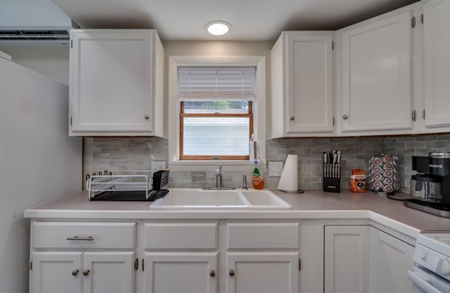 Town of Hounsfield House | Renovated home with lake views in ❤️ of Sackets!