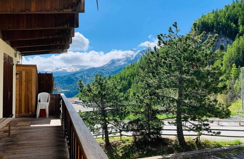 Pra Loup Ski Chalet | Renovated house, 6 people, near slopes, Pra Loup, parking