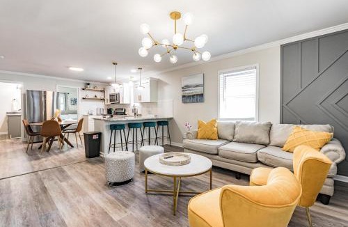 East Durham House | Renovated house close to Dtown Durham w king bed