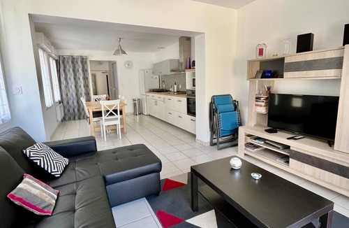 La Roche-Posay House | Renovated house with equipped kitchen in La Roche-Posay