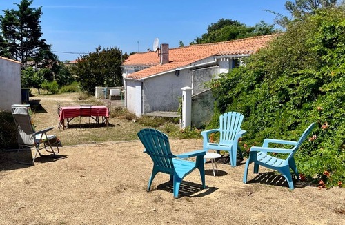 Brem Sur Mer House | Renovated house in Brem center, 4 sleeps, garden, WIFI