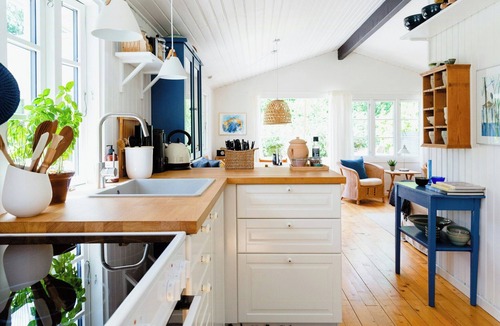 Hou House | Renovated house with charm and outdoor shower